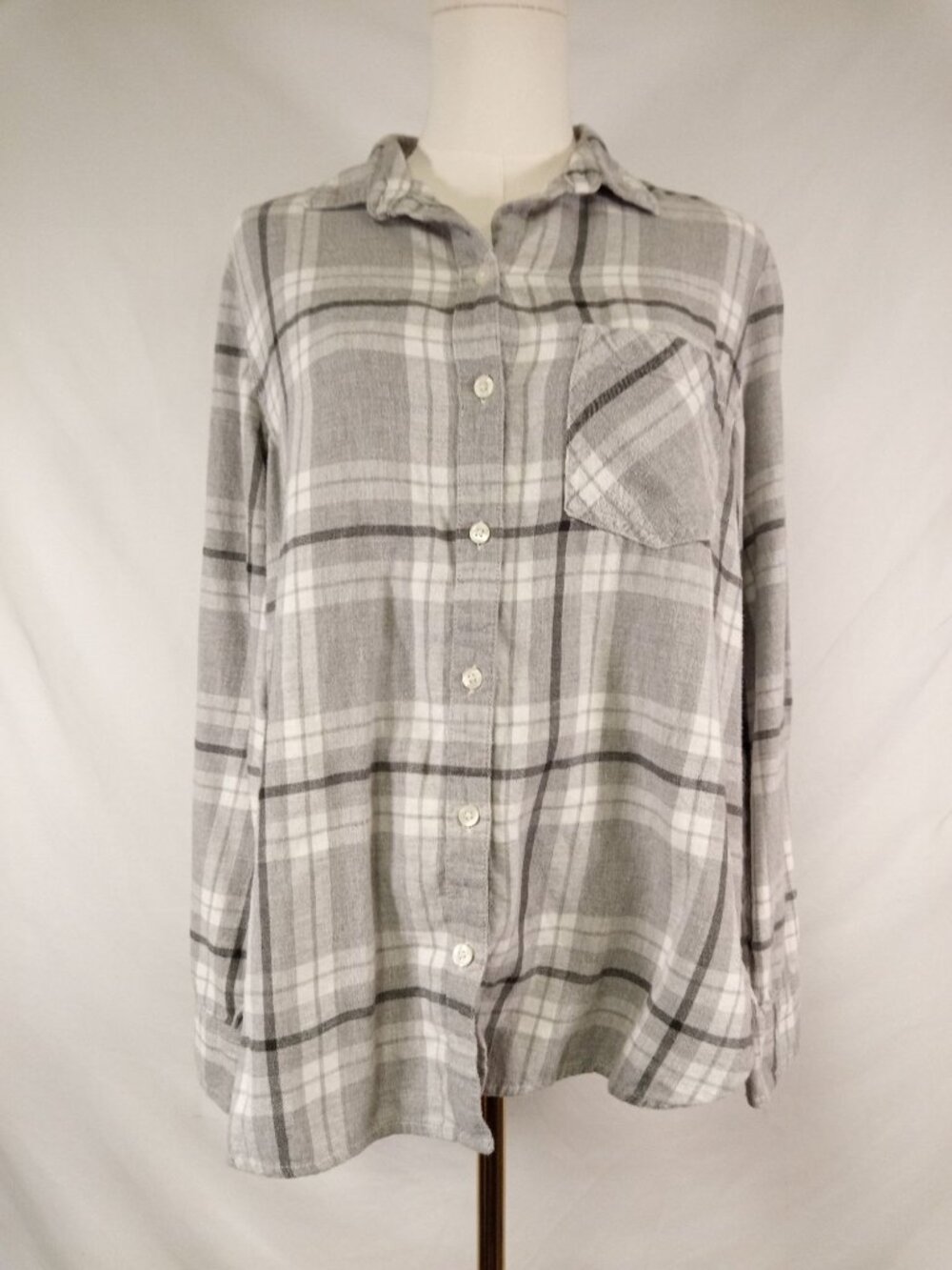 Old Navy Women's Gray & White Button Down Plaid Shirt Sz. L